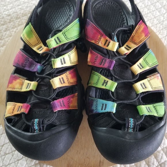 Keen | Newport Retro 10 Tie Dye Hiking Sandals - Picture 2 of 8